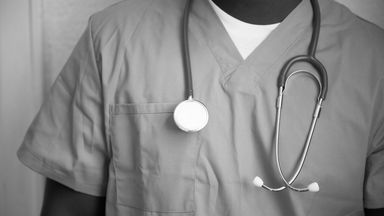 Person i vårduniform